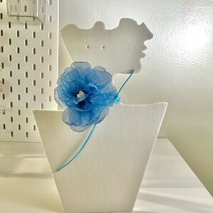 Elegant Blue Flower Necklace Display